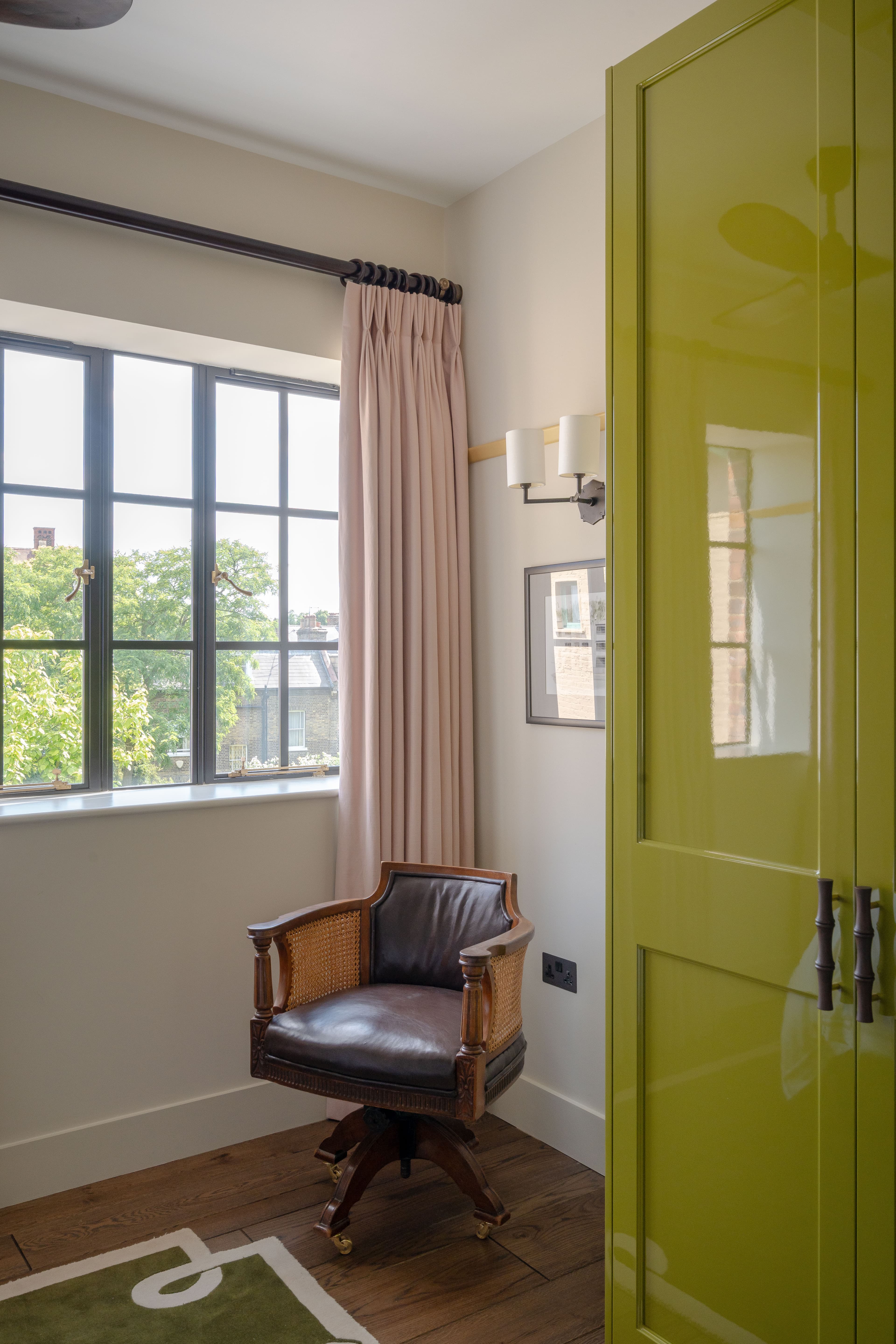 Barnsbury Square — detail — set 4